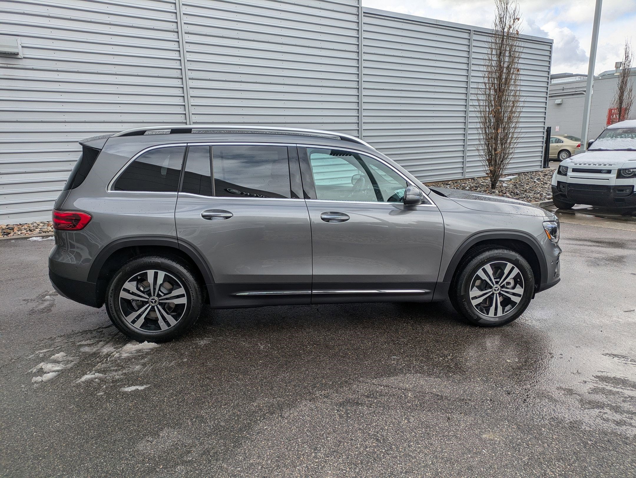 2025 Mercedes Benz GLB 250 4MATIC photo 2