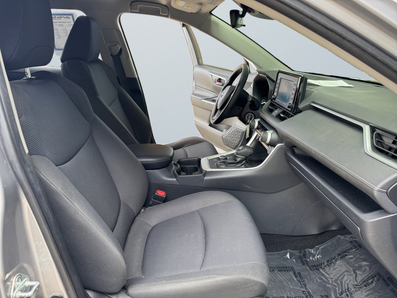 2019 Toyota RAV4 LE photo 16