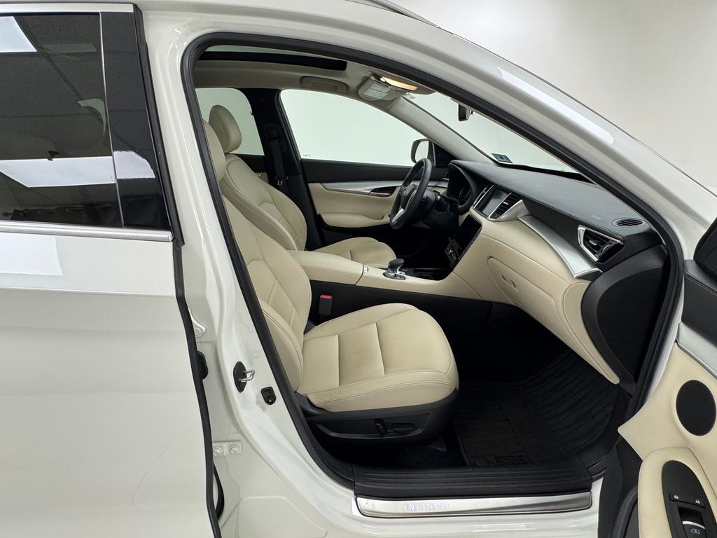2020 Infiniti QX50 Luxe AWD photo 14