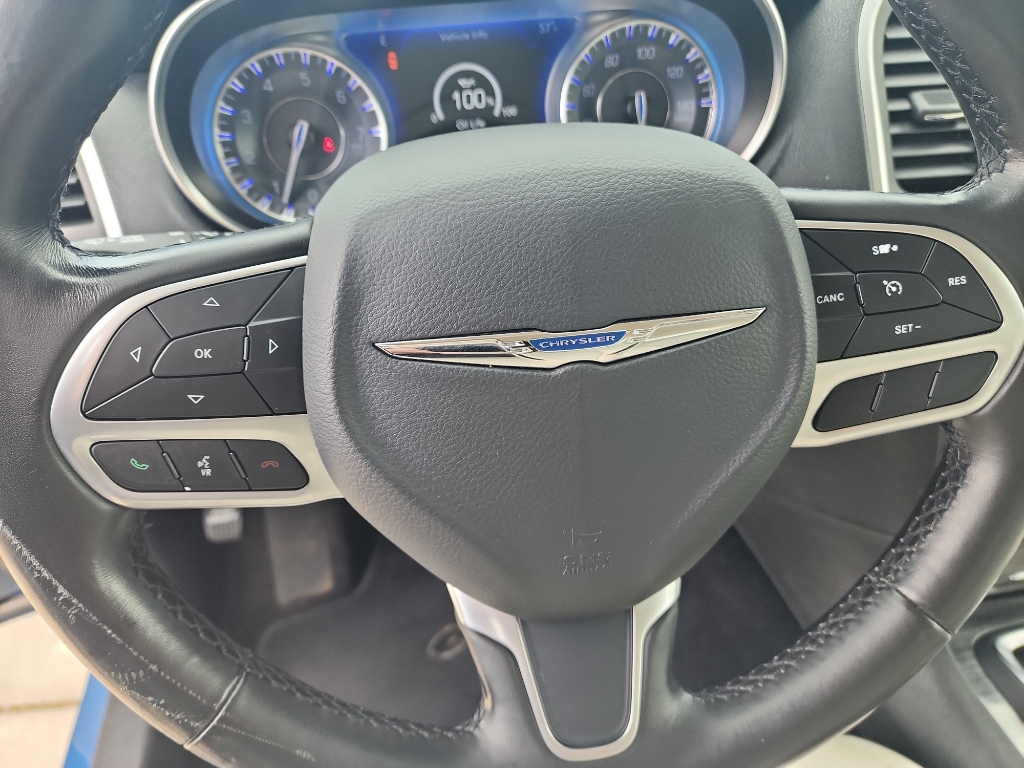 2020 Chrysler 300 Touring photo 14