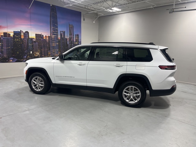 2025 Jeep Grand Cherokee Laredo photo 4