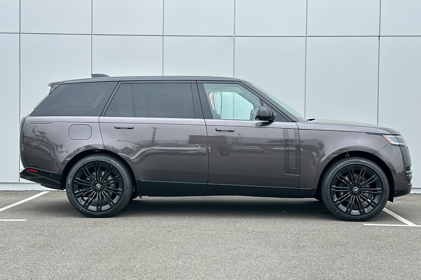 2025 Land Rover Range Rover SE photo 6