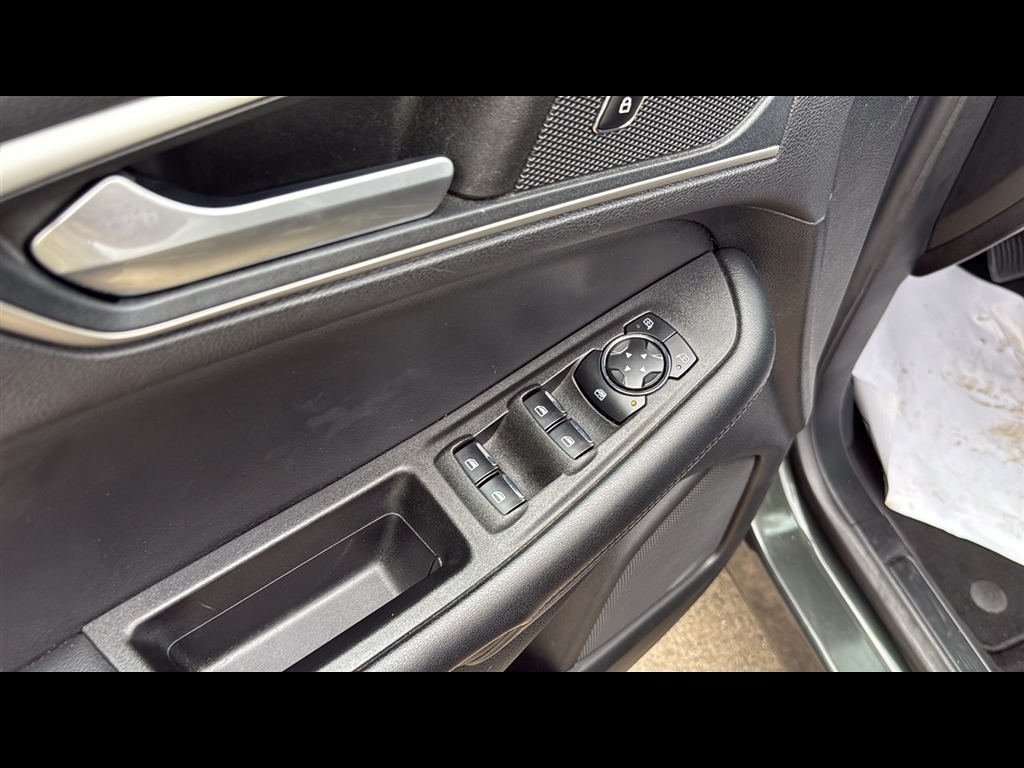 2023 Ford Edge SEL photo 7
