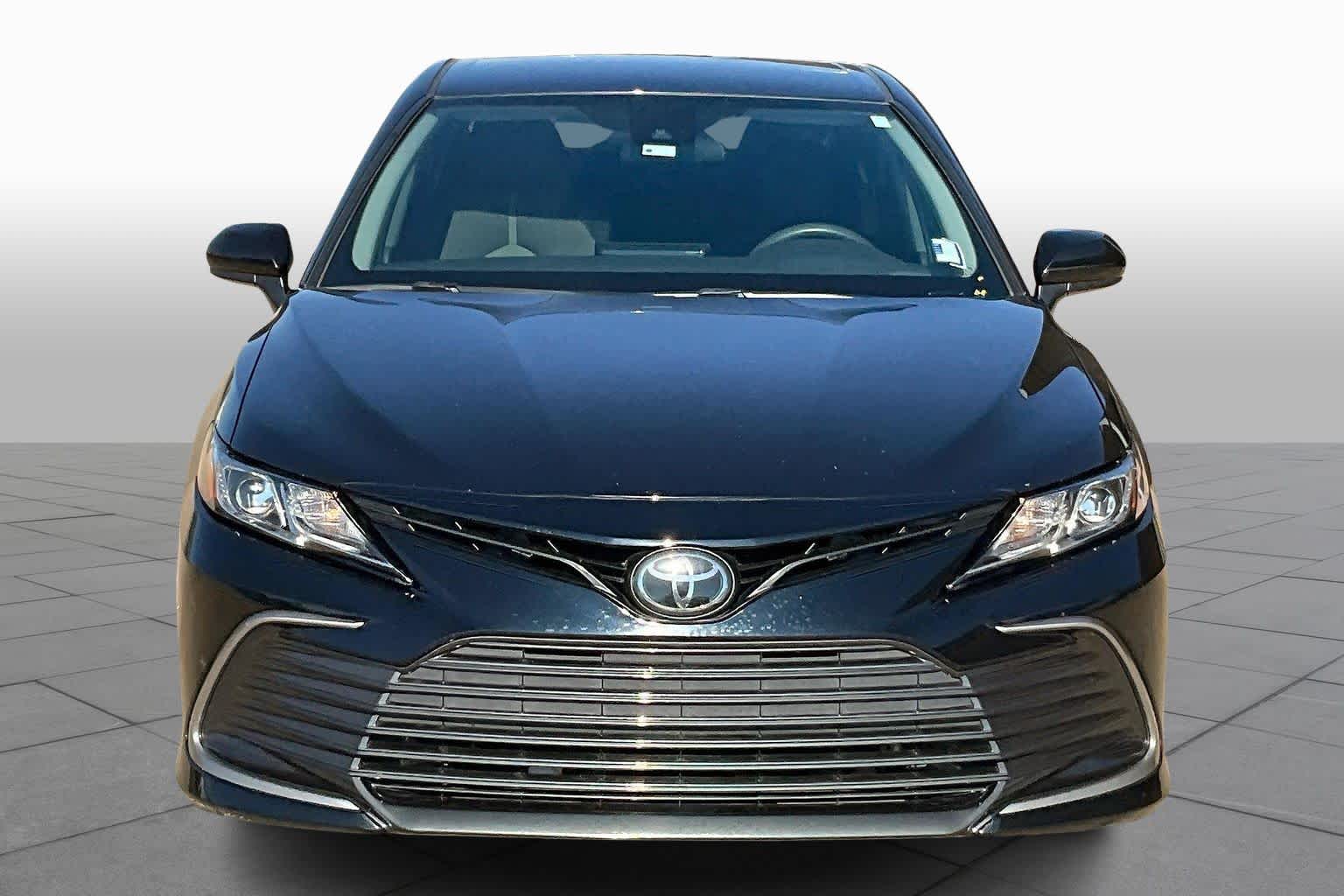 2021 Toyota Camry LE photo 3