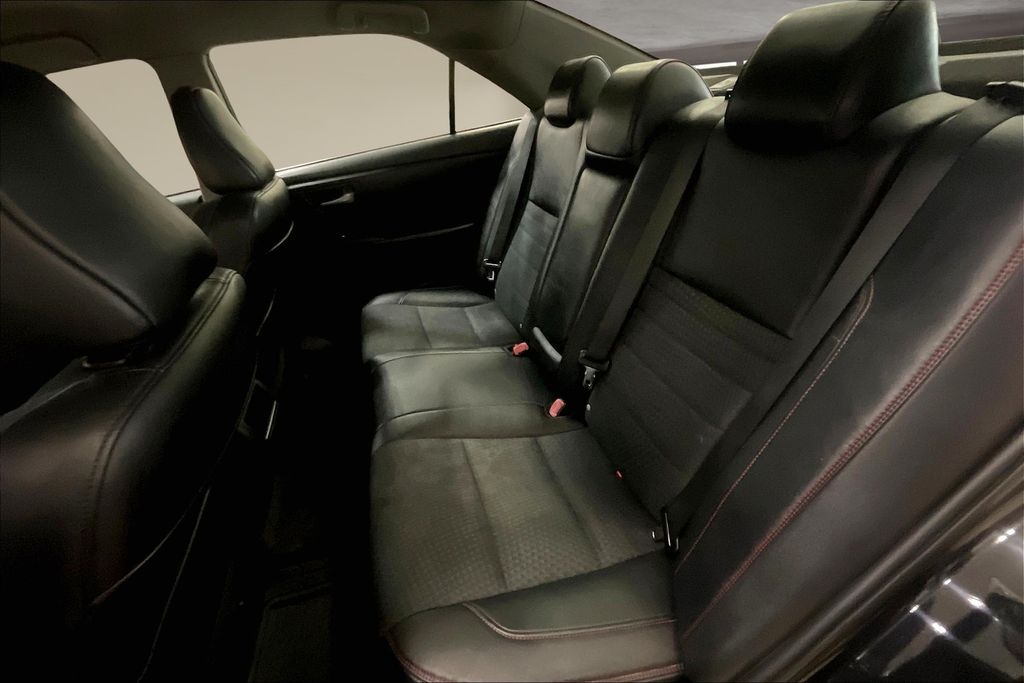 2015 Toyota Camry XLE photo 18