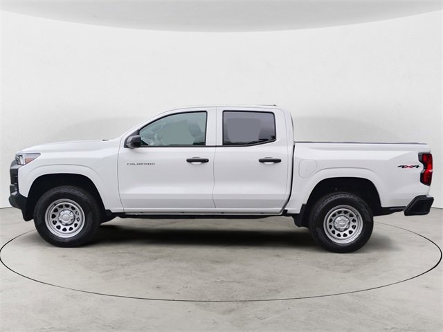 2025 Chevrolet Colorado LT photo 2