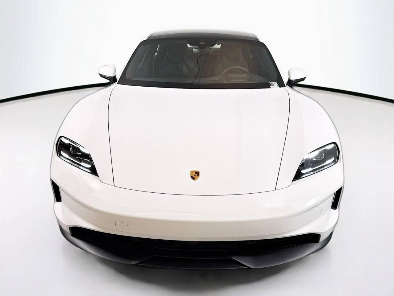 2025 Porsche Taycan photo 6