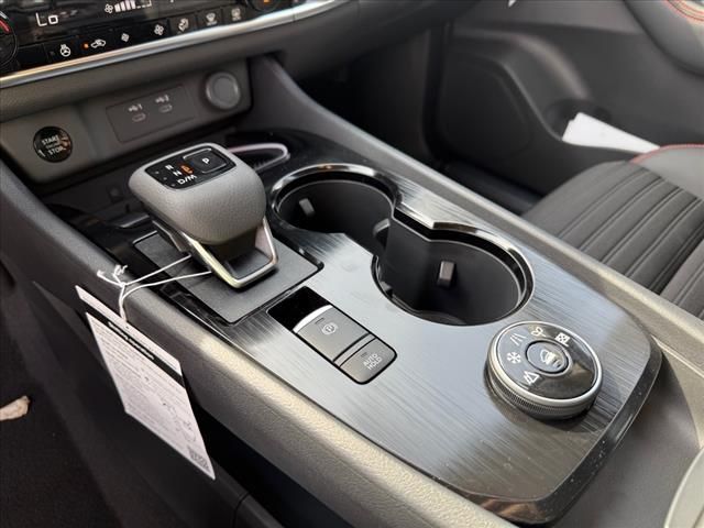 2025 Nissan Rogue SV photo 8