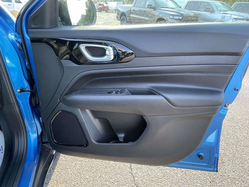 2025 Jeep Compass Latitude photo 14