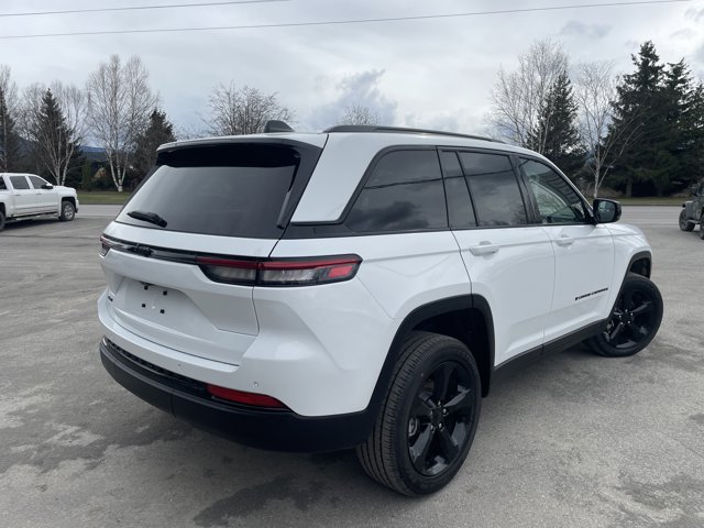 2025 Jeep Grand Cherokee Altitude photo 3