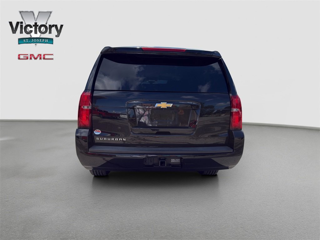 2017 Chevrolet Suburban LS photo 13