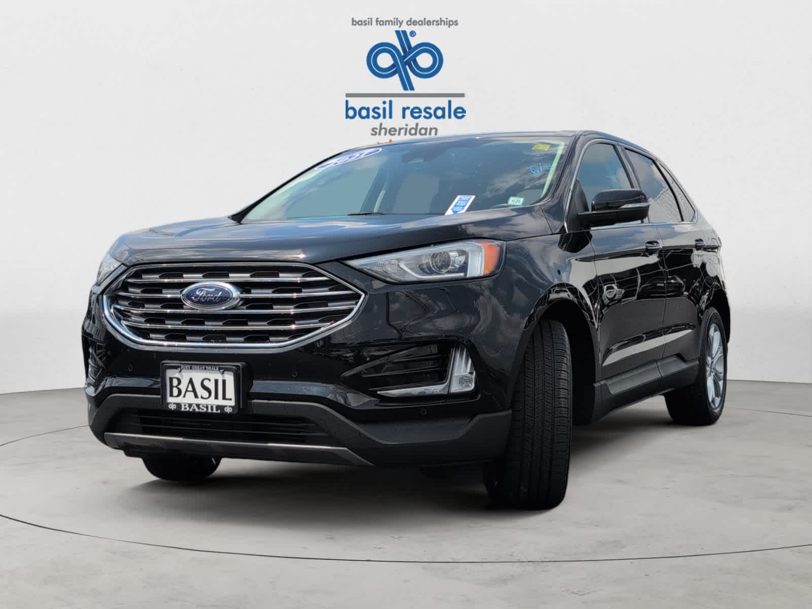 2021 Ford Edge Titanium photo 2