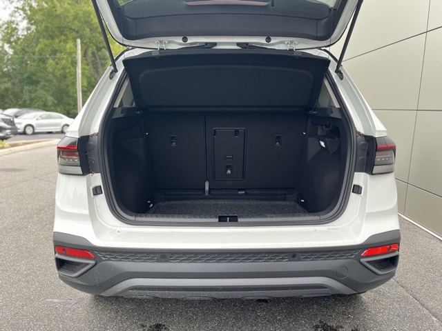2025 Volkswagen Taos SE photo 15