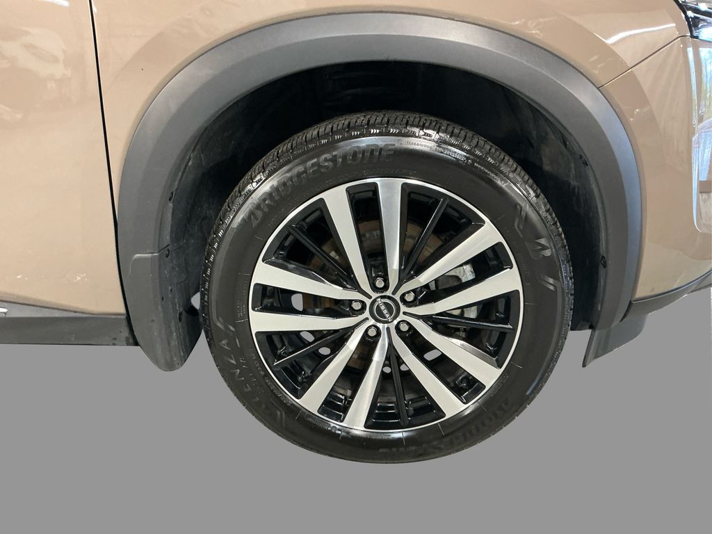 2024 Nissan Pathfinder Platinum photo 14