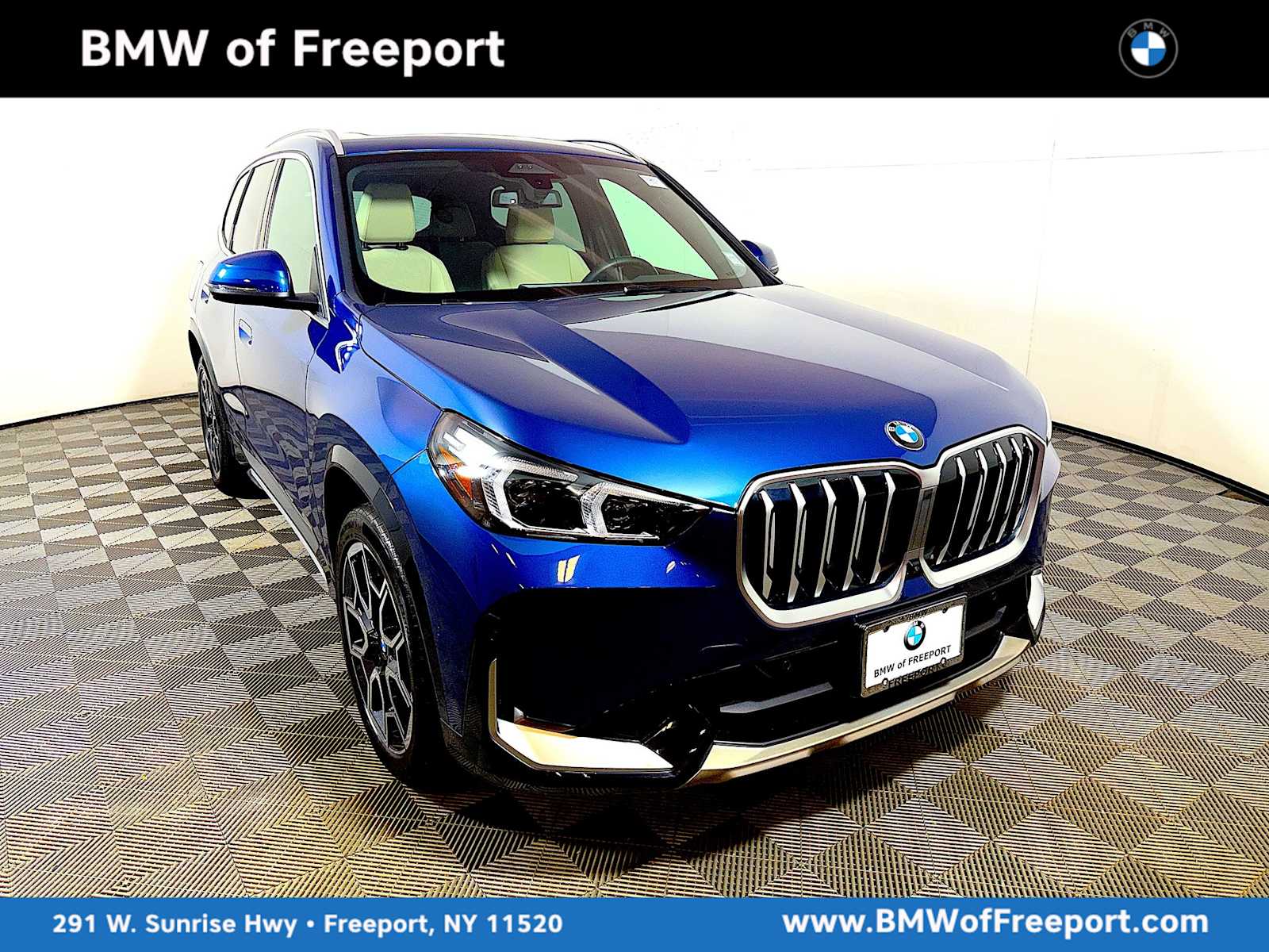 2025 BMW X1 28i's photo
