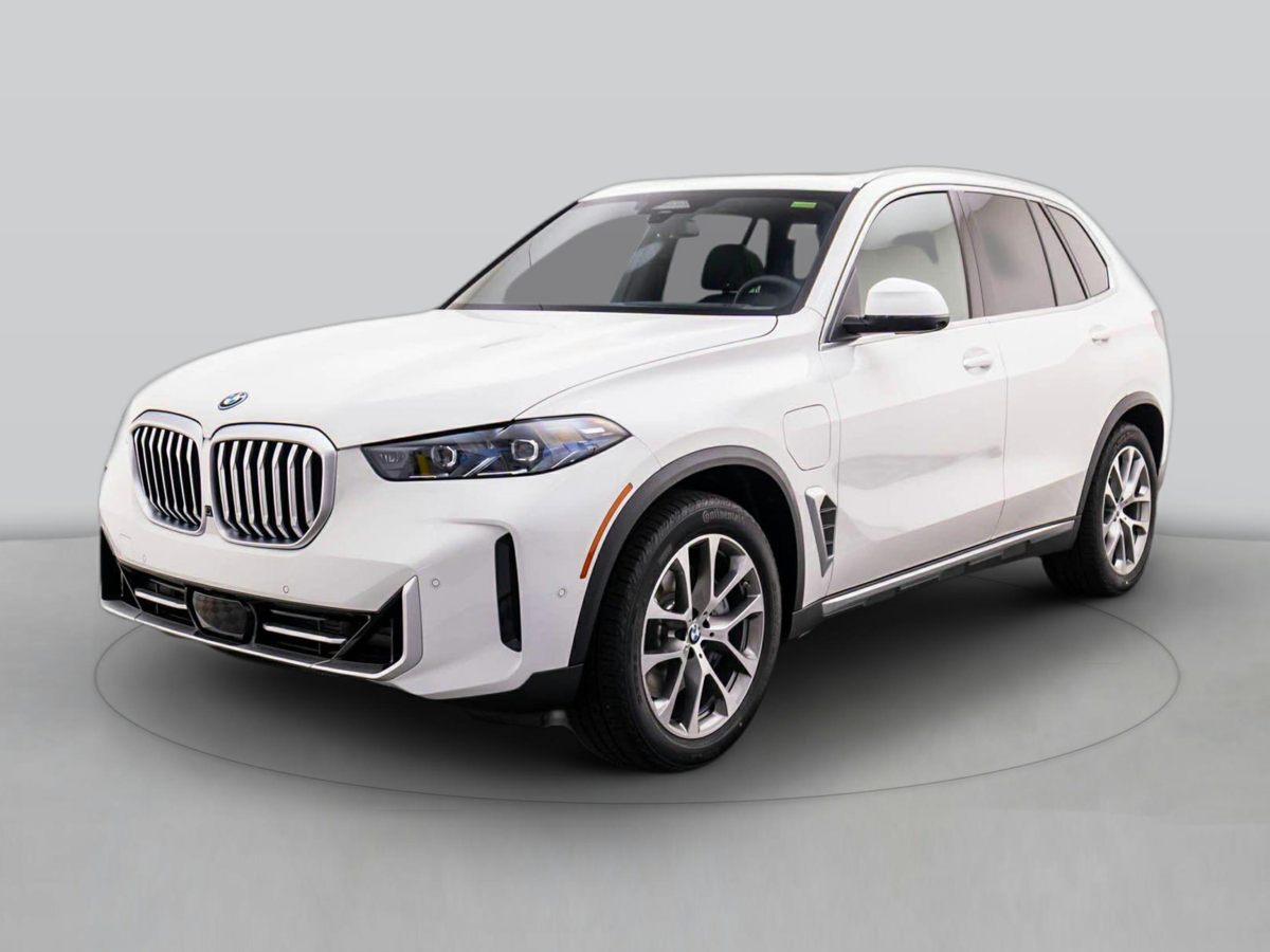 New 2026 Mineral White Metallic BMW xDrive50e image 1