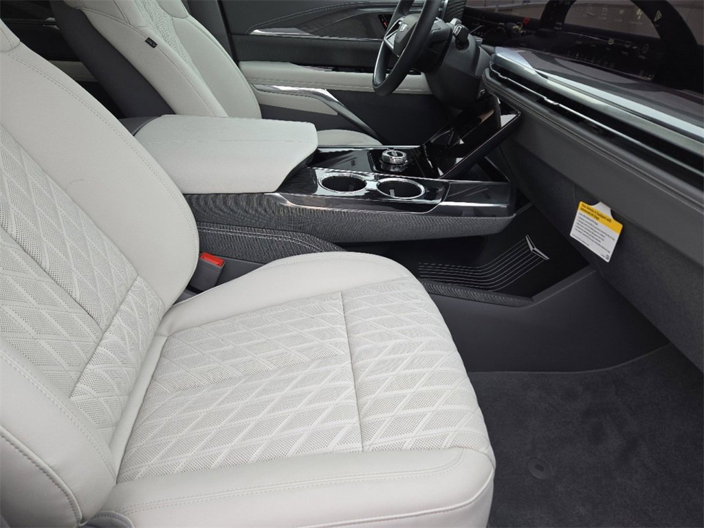 2025 Cadillac Escalade IQ Luxury photo 10
