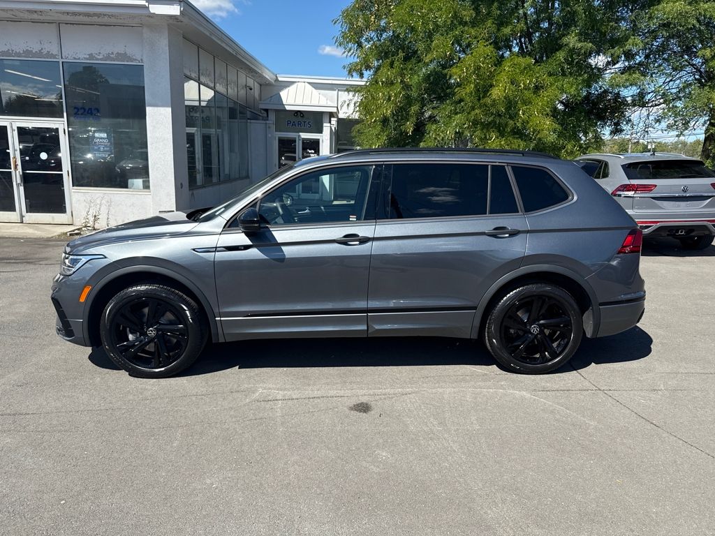 2024 Volkswagen Tiguan SE R-Line Black photo 4