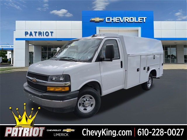 2025 Chevrolet Express Cutaway Base's photo