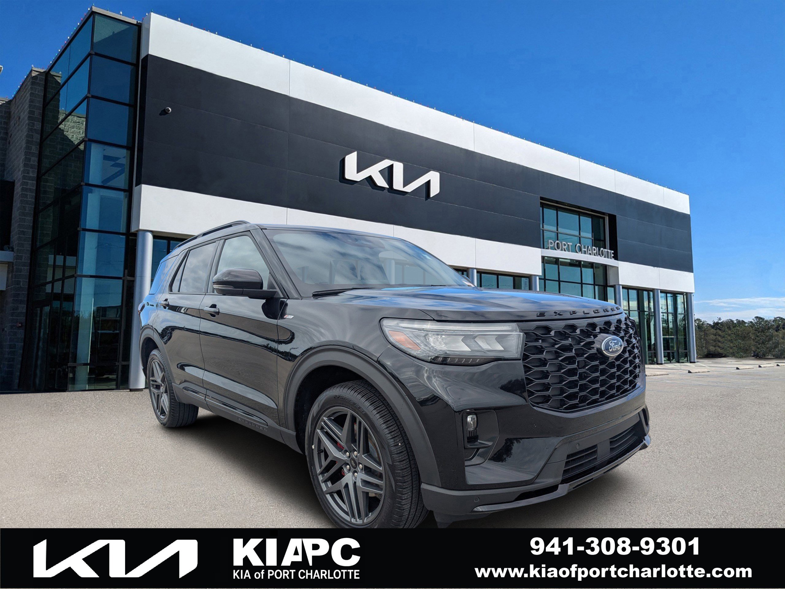 2025 Ford Explorer ST-LINE's photo