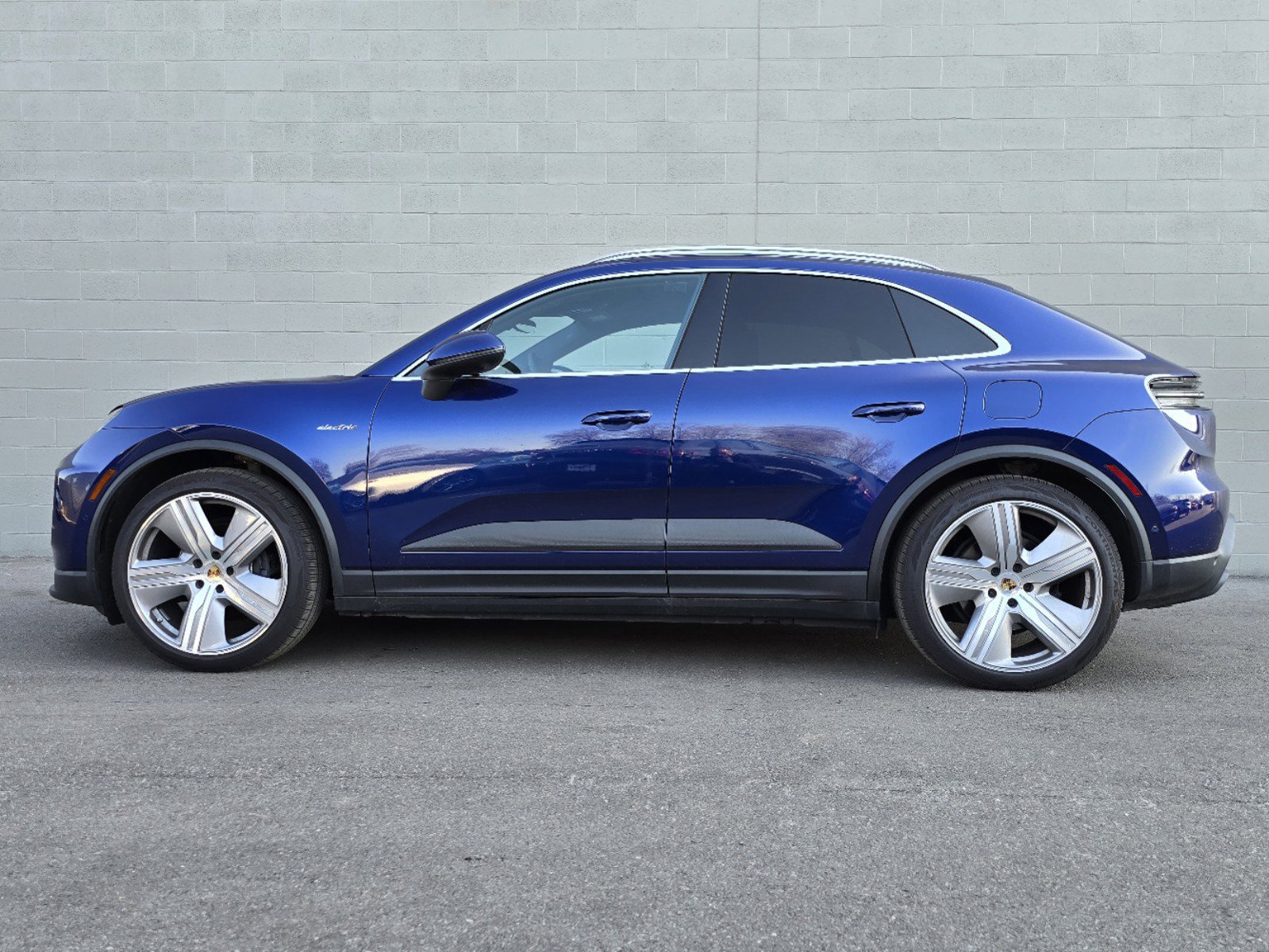 2024 Porsche Macan Electric 4 photo 2