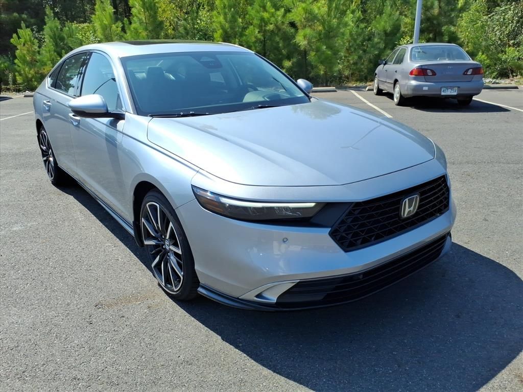 2025 Honda Accord Hybrid Touring's photo