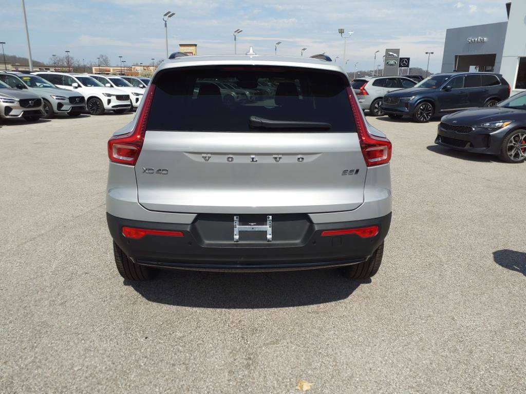 2025 Volvo XC40 photo 4