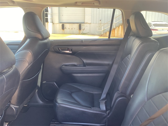 2022 Toyota Highlander XLE photo 17