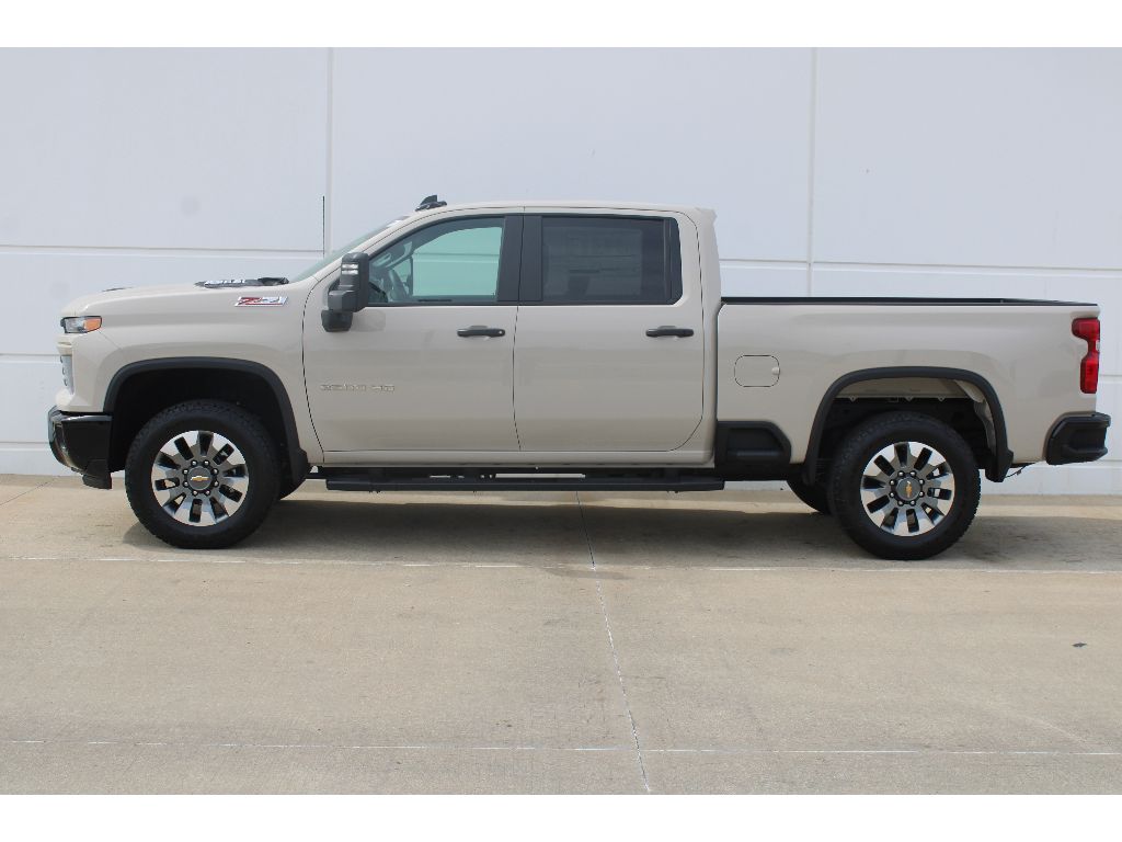 2026 Chevrolet Silverado 2500HD Custom photo 2