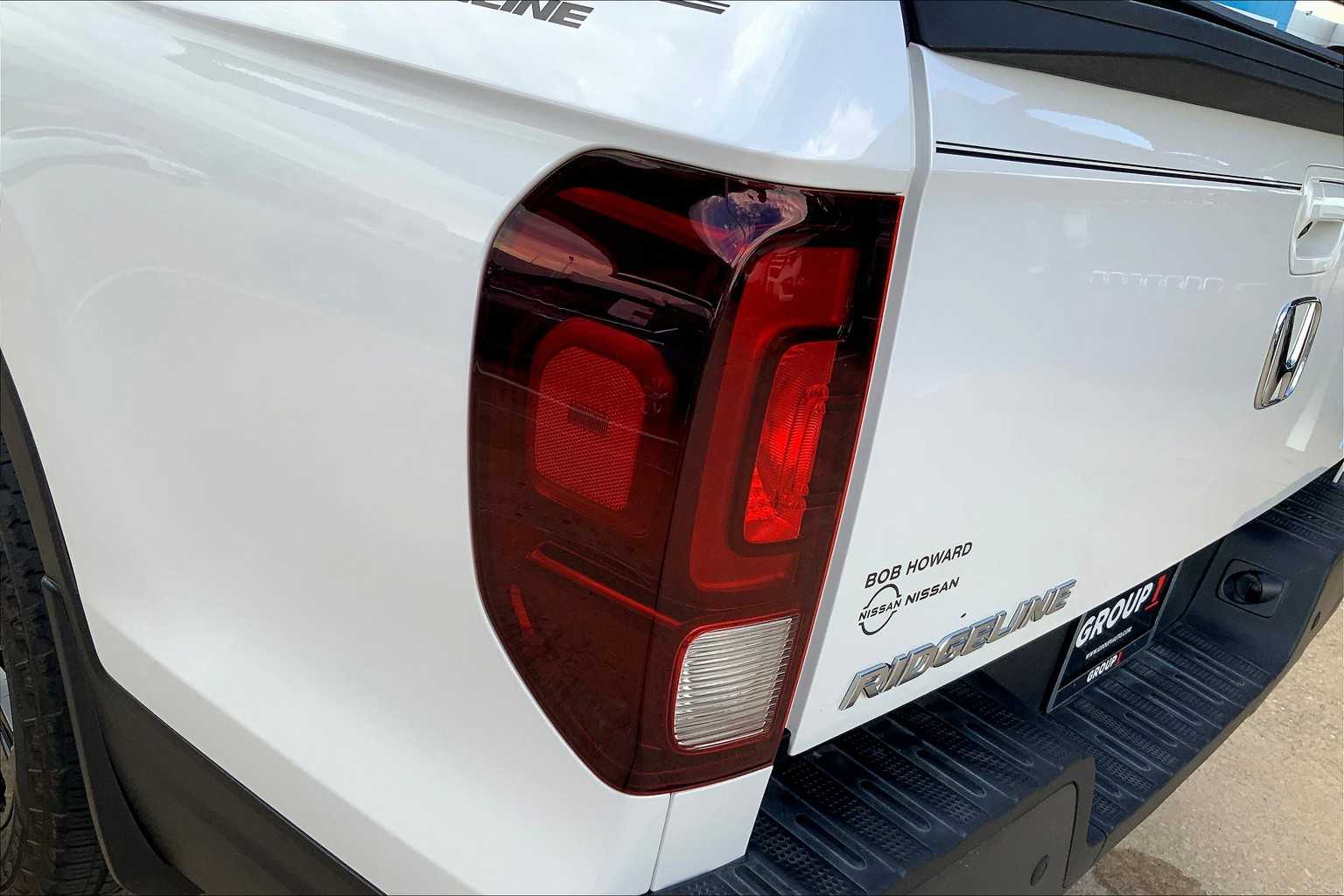 2022 Honda Ridgeline Black Edition photo 24