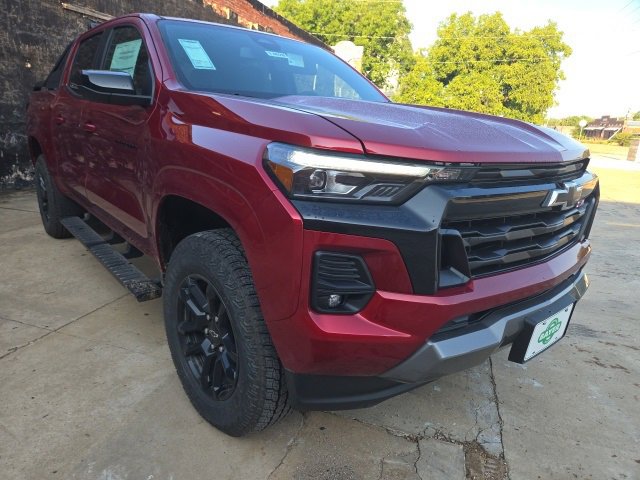 2025 Chevrolet Colorado Z71 photo 2