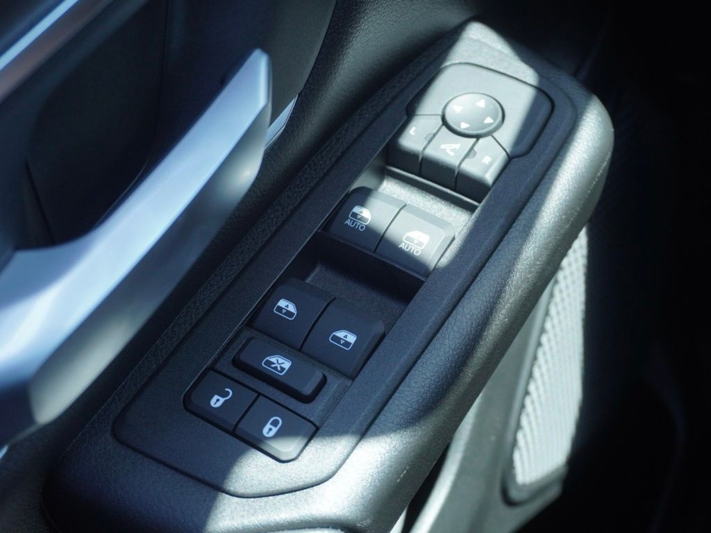 New 2026 Bright White Clear-Coat Exterior Paint RAM Big Horn Sport Appearance Edition image 14