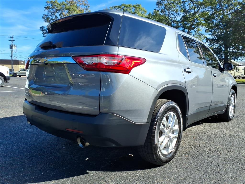 2019 Chevrolet Traverse LS photo 2