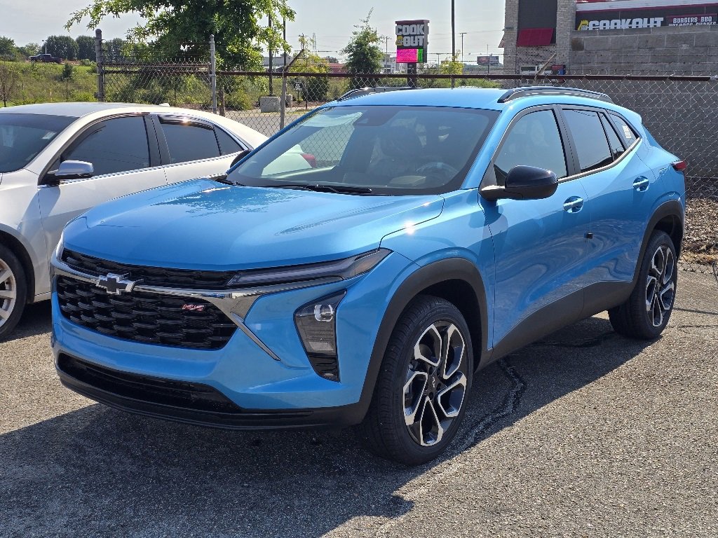 2025 Chevrolet Trax photo 2