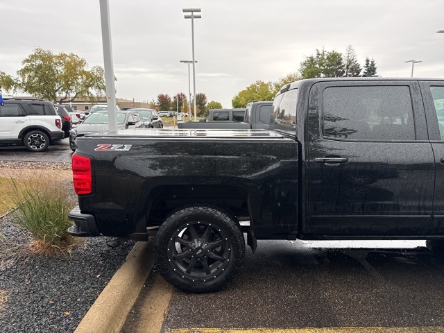 2017 Chevrolet Silverado 1500 LT photo 3