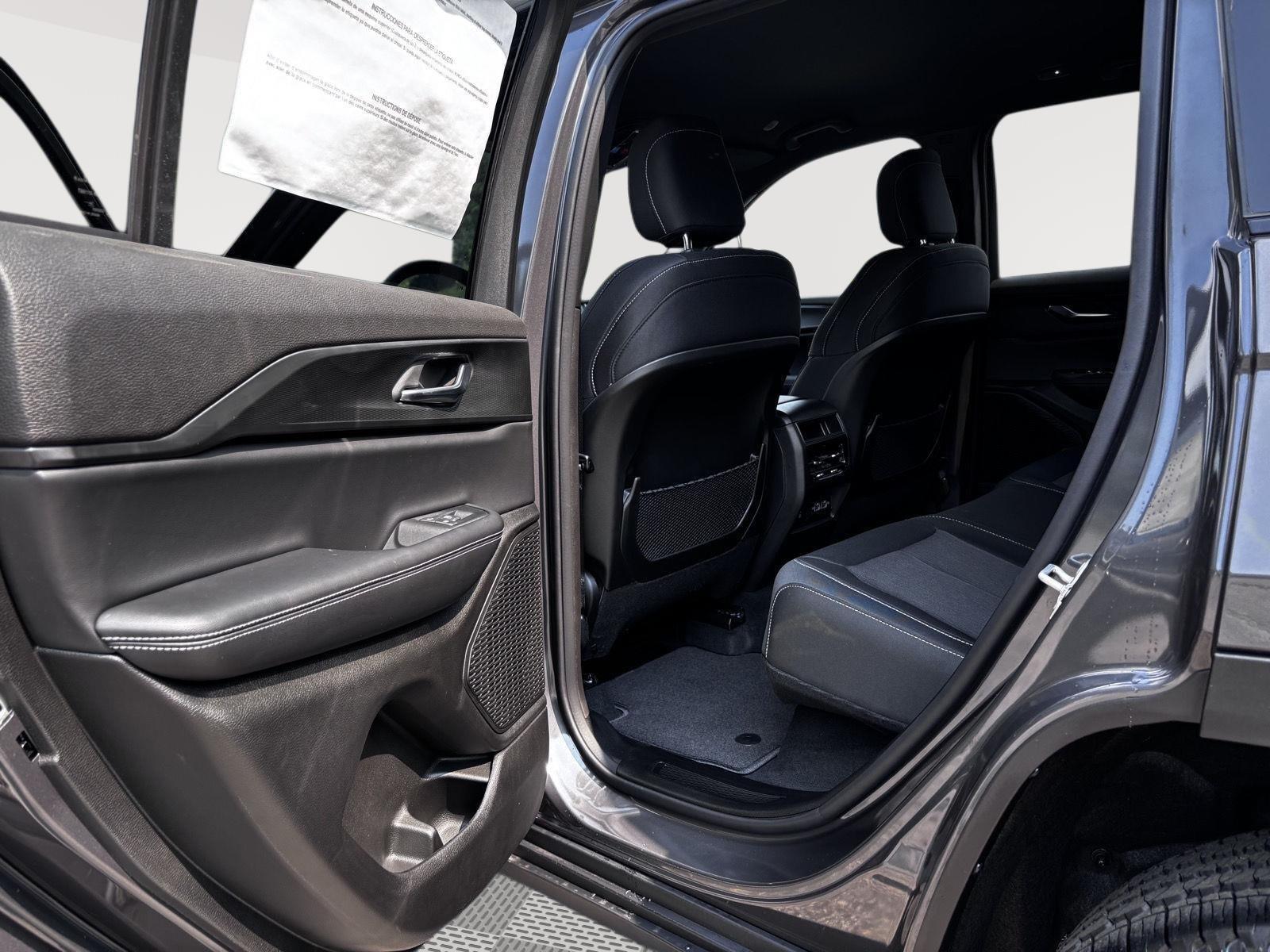 2025 Jeep Grand Cherokee Laredo photo 25