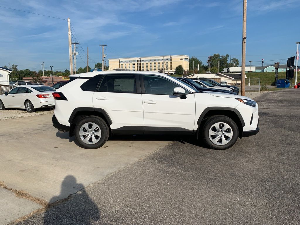 2025 Toyota RAV4 LE photo 3