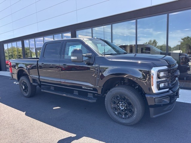 2025 Ford F-350 Super Duty Lariat's photo