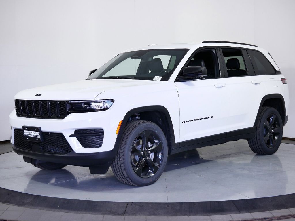2024 Jeep Grand Cherokee Altitude's photo
