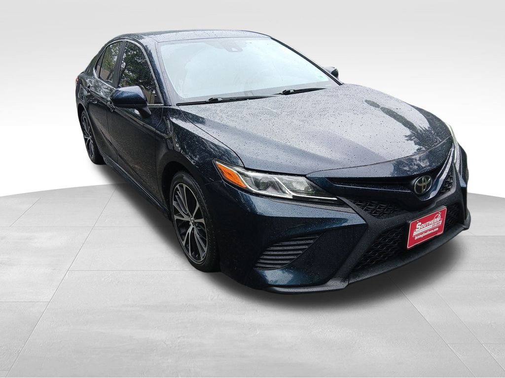 2020 Toyota Camry SE photo 7