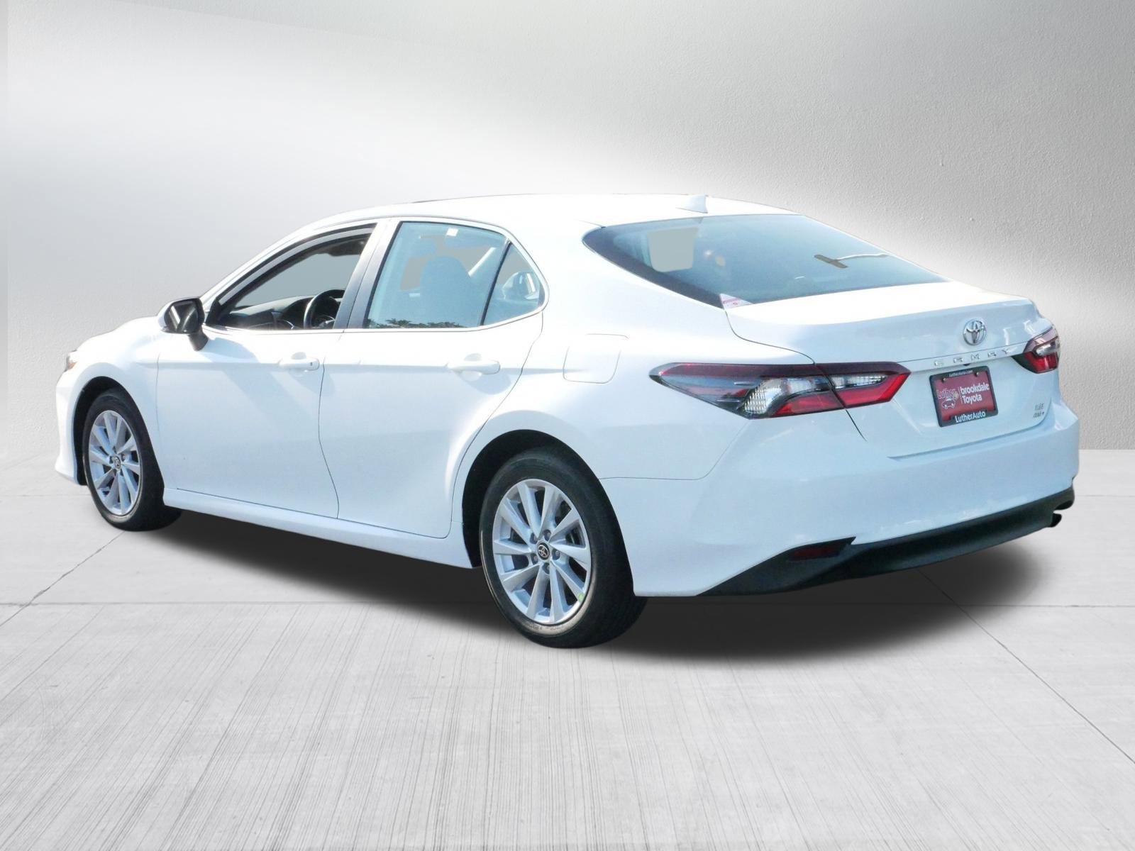 2022 Toyota Camry LE photo 5
