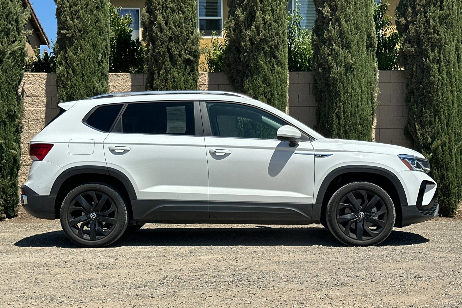 2022 Volkswagen Taos SEL photo 3