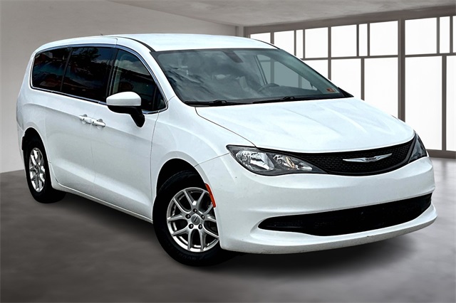 2022 Chrysler Voyager LX photo 11