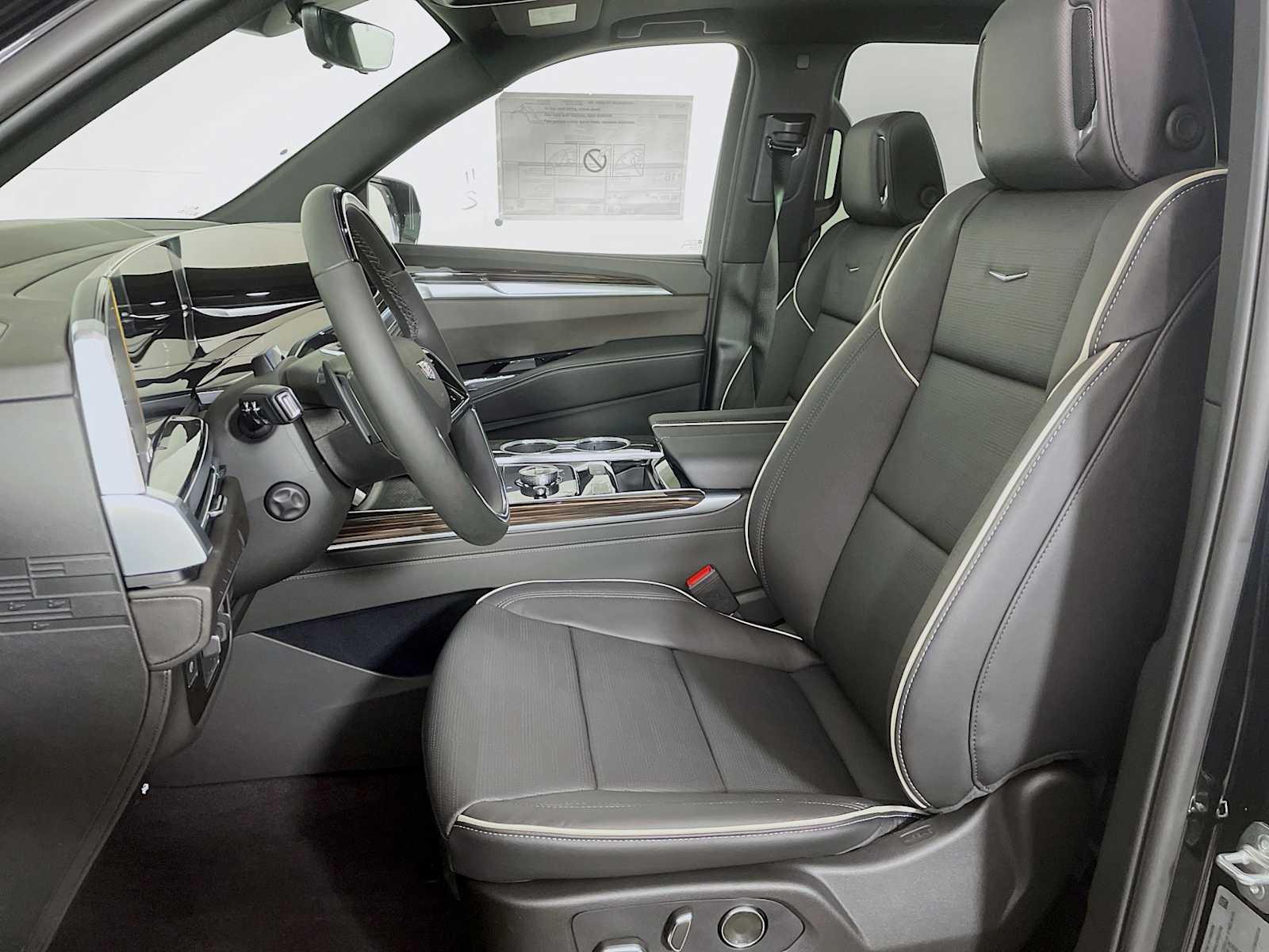 2026 Cadillac Escalade ESV Luxury photo 4