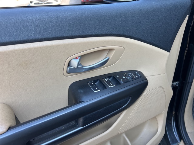 2016 Kia Sedona LX photo 15