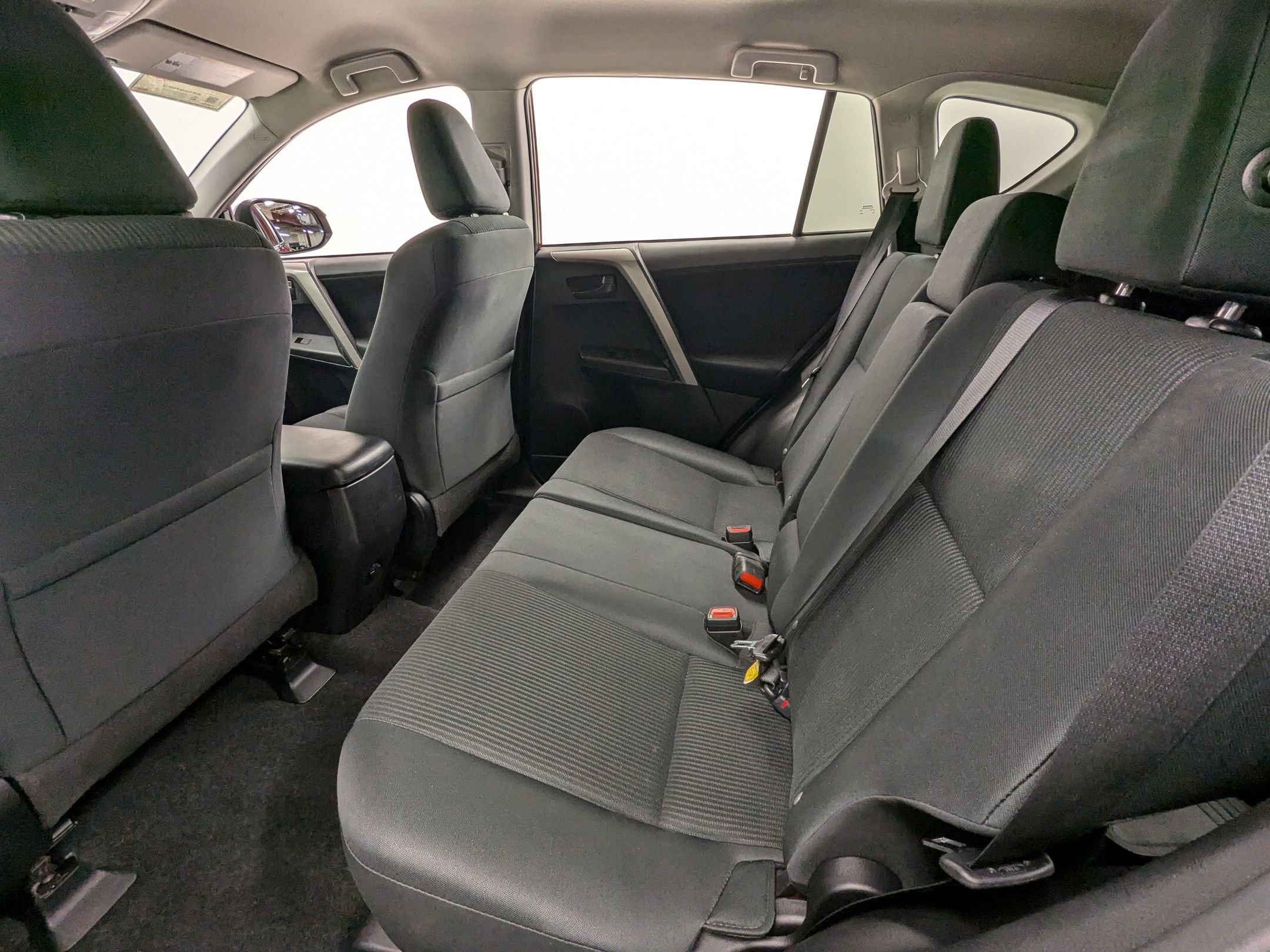 2018 Toyota RAV4 LE photo 17