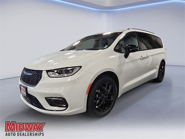 2026 Chrysler Pacifica Select's photo