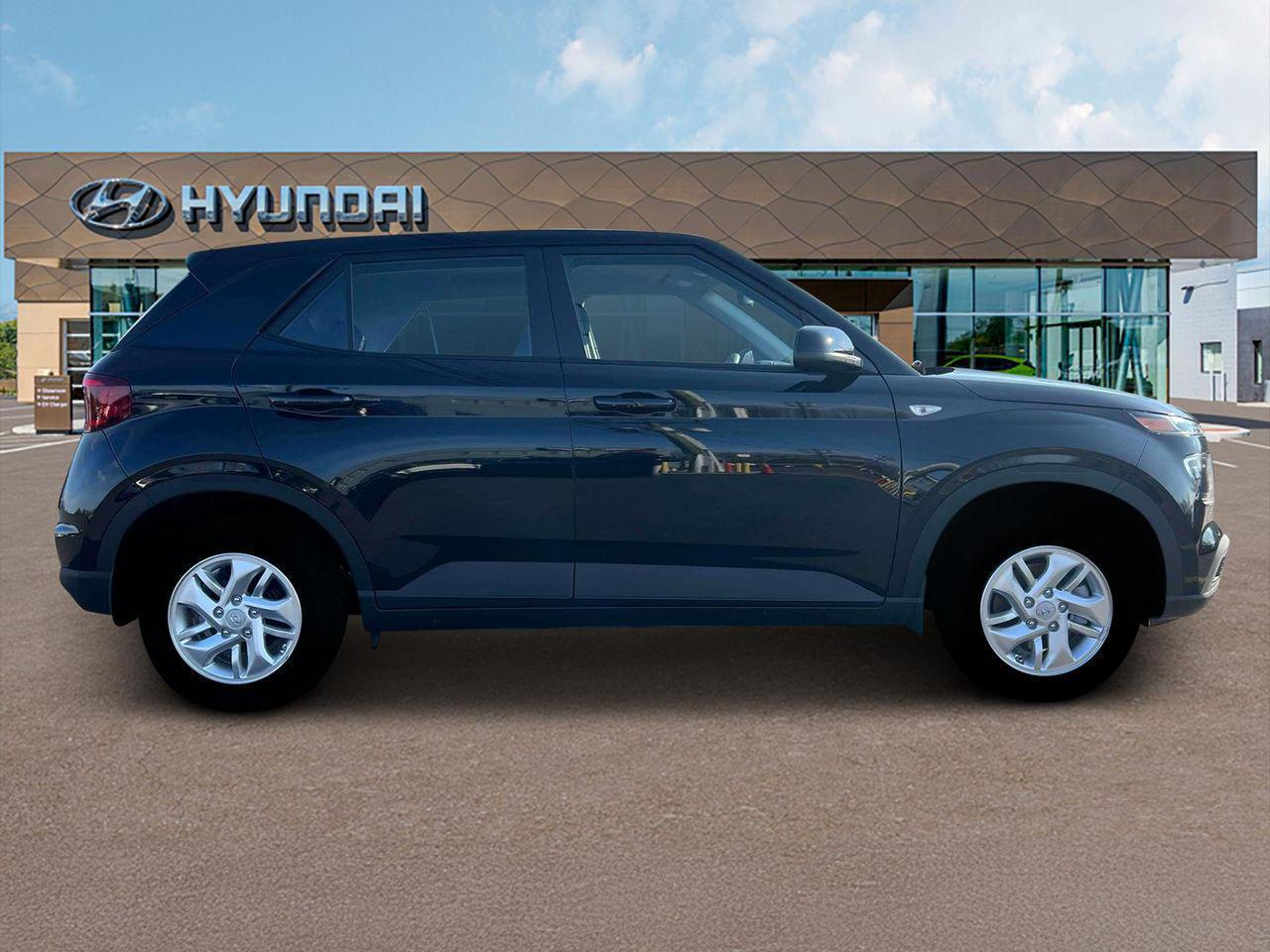 2025 Hyundai Venue SE photo 9