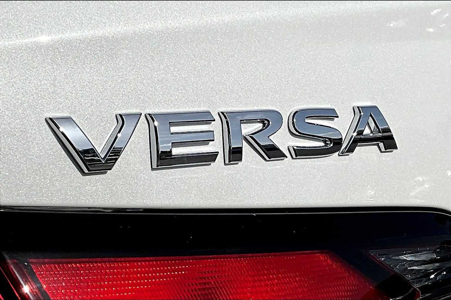 2025 Nissan Versa SV photo 13