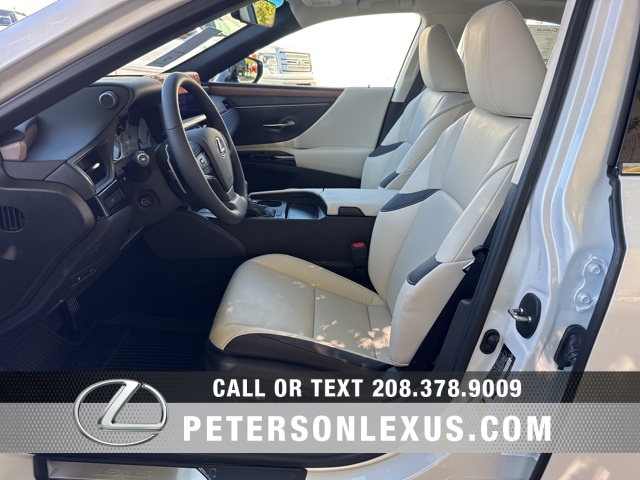 2025 Lexus ES 350 photo 18